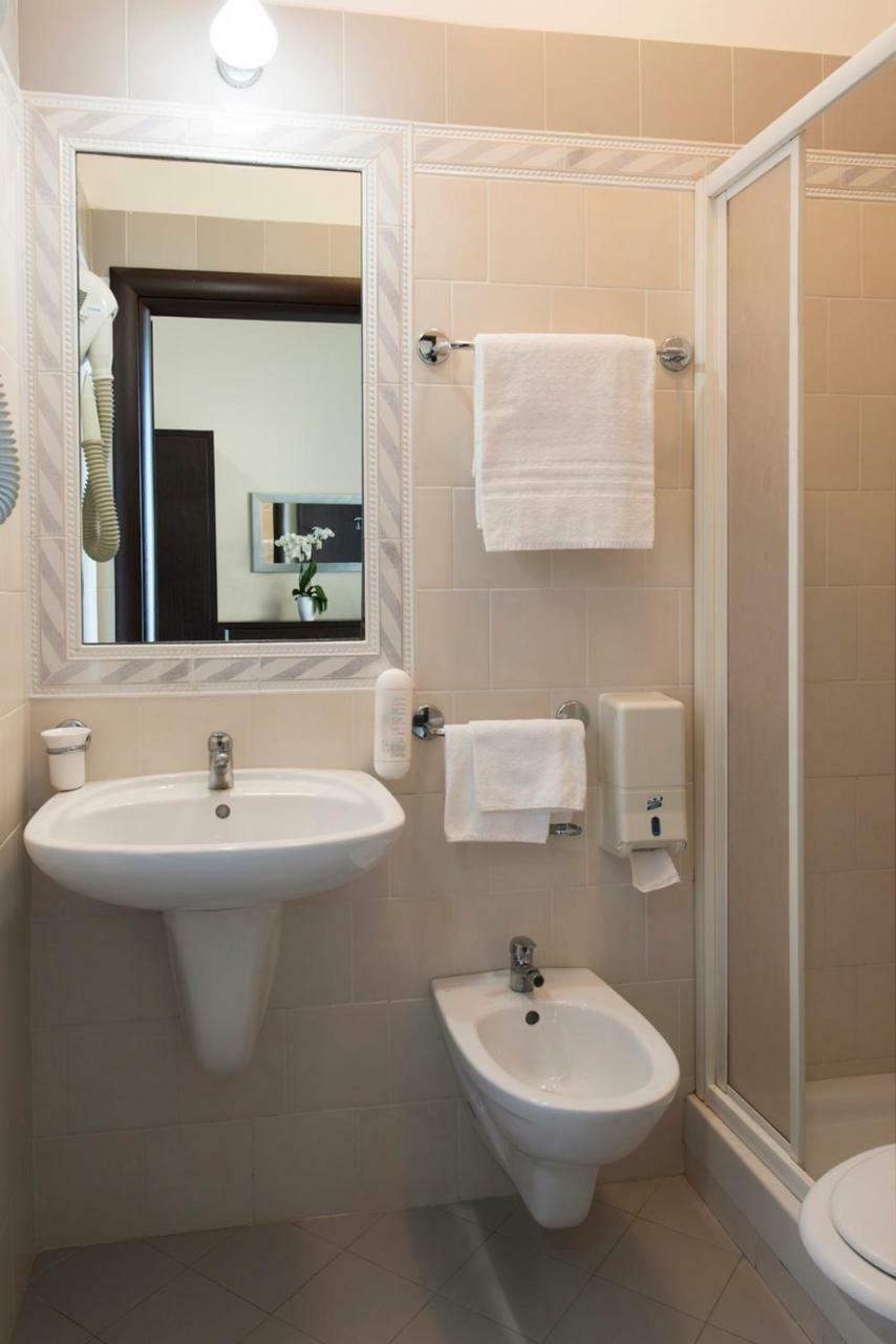 Grand Hotel Adriatico Montesilvano Marina Extérieur photo