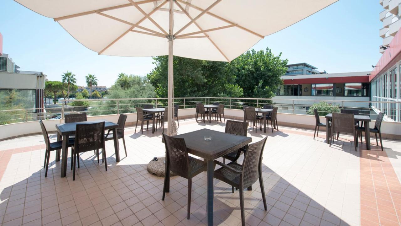 Grand Hotel Adriatico Montesilvano Marina Extérieur photo